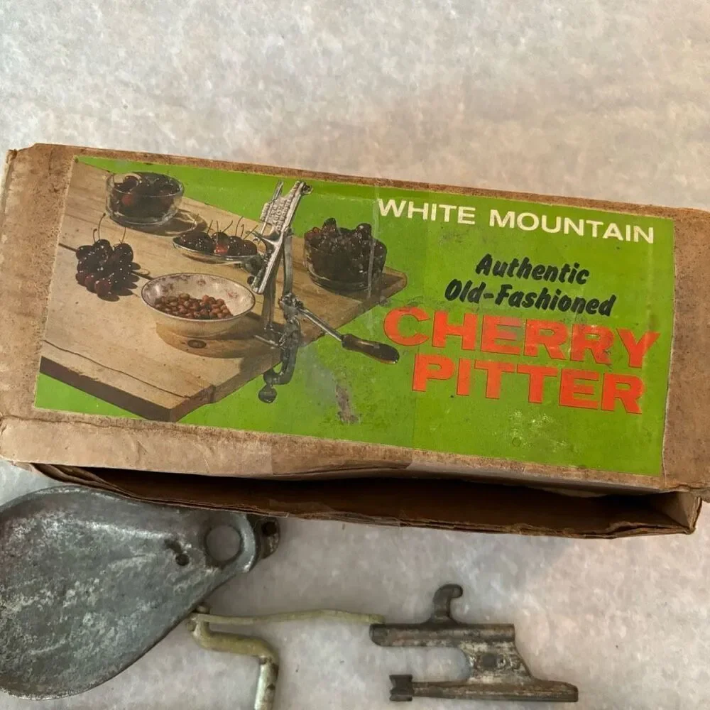 White Mountain Vintage Cherry Picker Model 501  In Original Box